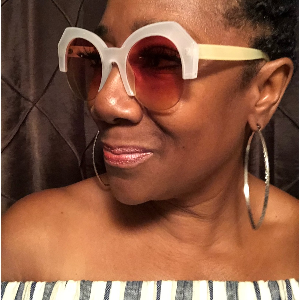 FASHION SUNGLASSES - Picture 2 of 4